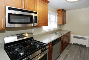 Short Hills Club Village Apartments