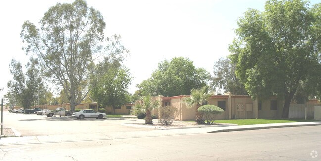 The Hamptons Apartments