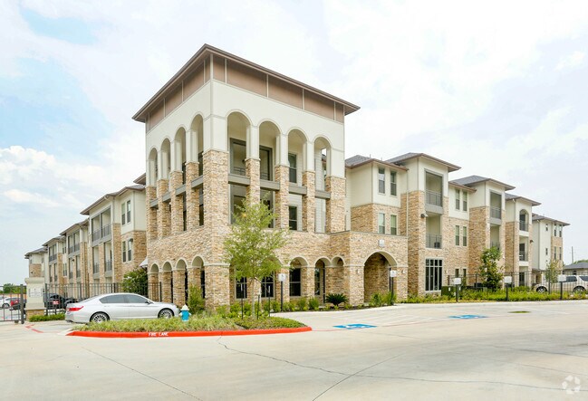 Grand Mason At Waterside Estates Apartments