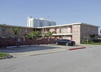 Colonial Square Apartments