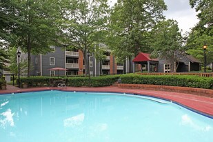 The Pointe at Irving Park Apartments