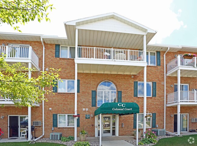 Colonial Court Apartments