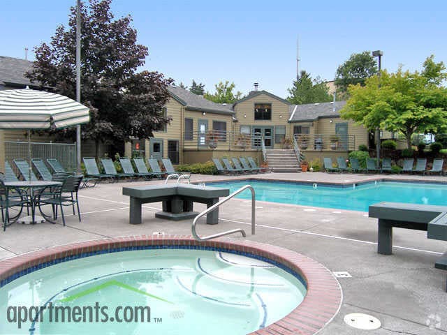 Golf Creek Apartments