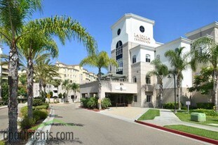 La Jolla Crossroads Apartments
