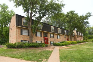 Oak Tree Villas Apartments