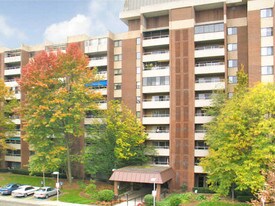 Brentmoor at Penn Center Apartments