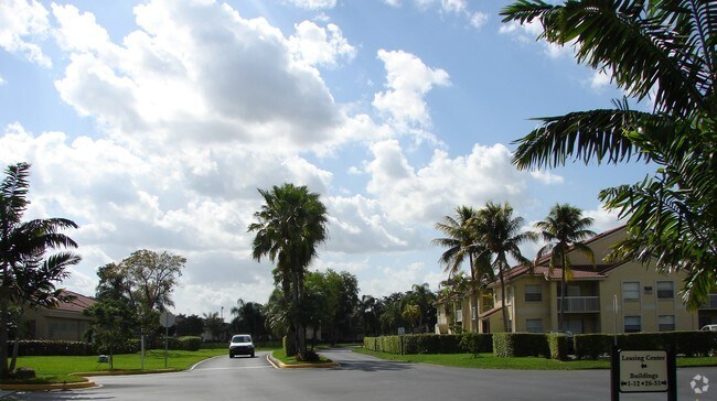 Centro at Davie (formerly Sunforest) Apartments