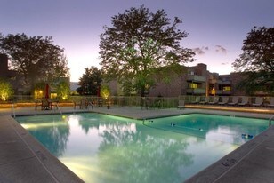 Fieldpointe of Schaumburg Apartments