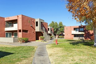 Pinewood & Pinewood Crossing Apartments