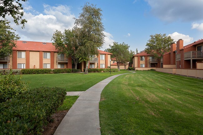 Corona Pointe Resort in Riverside, CA Apartments