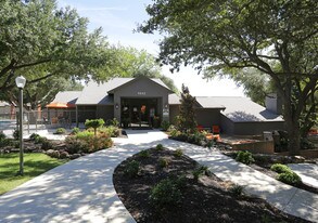 Lavera at Lake Highlands Apartments