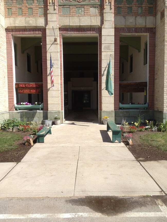 Pend Oreille Apartments and Miners Hotel Rentals Metaline Falls, WA