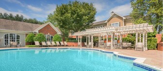 Colonial Grand at Mallard Lake Apartments
