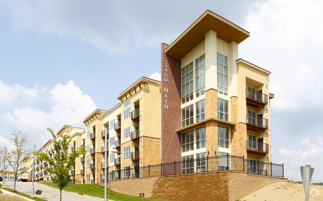 1400 Main Apartments