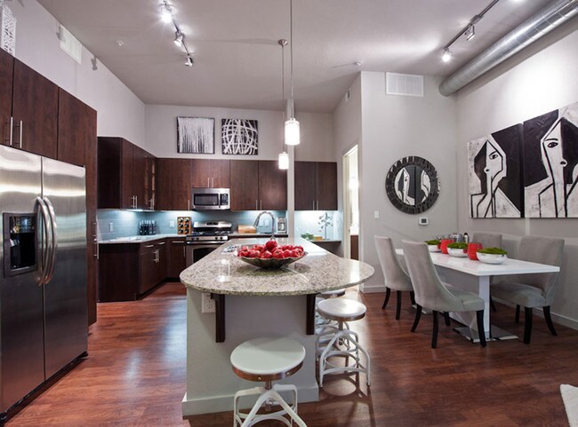 AMLI Uptown Apartments