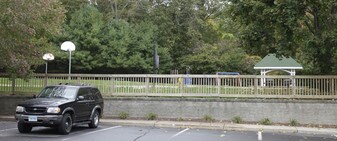 The Royce at Trumbull Apartments