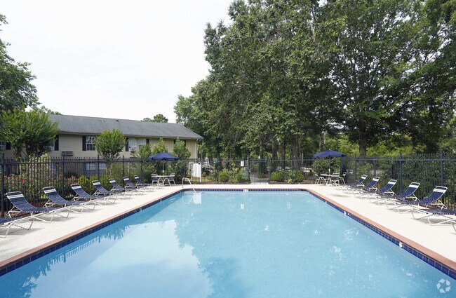 Colonial Parke Apartments