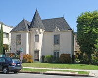 152 S Roxbury Dr Apartments