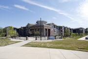 The Retreat On Washington Apartments