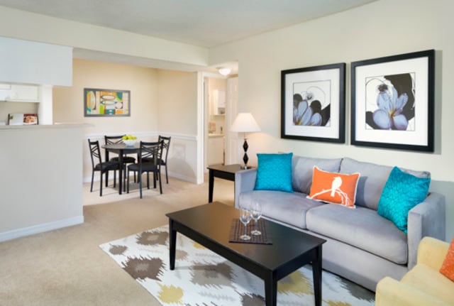 Camden Lakes Apartments