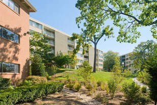 Watergate Pointe Apartments