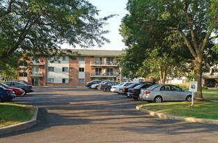 Parkwood Pointe Apartments