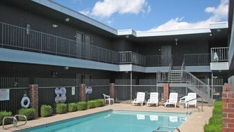 The Laurels at Uptown Apartments