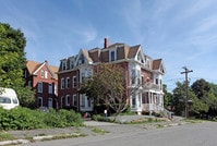 16-18 Beacon St Apartments