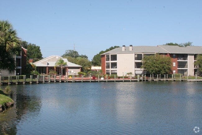 Carlyle At Waters Apartments