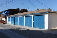 815-819 Sartori Ave Apartments