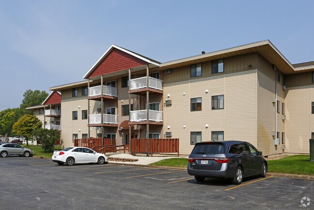 Wedgewood Commons Apartments