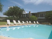 Villa Chateau Apartments
