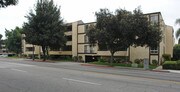 Madre Del Mar Apartments