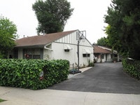 1841,1843 Clark/614 Strat Apartments