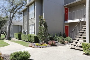 The View at Lake Highlands Apartments
