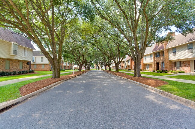 The Estates at Lafayette Square Apartments