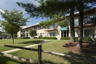 Barcroft Plaza Apartments