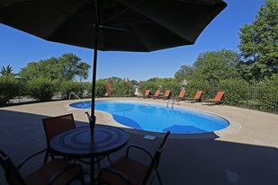 Royal Ridge Apartments