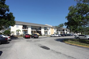 Moncler Isles Apartments