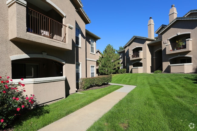 Estancia at City Center Apartments