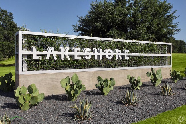 Lakeshore Pearl Apartments