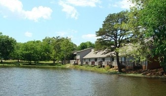 Lakeside Townhomes Apartments