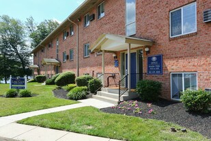 Lake Club Apartments