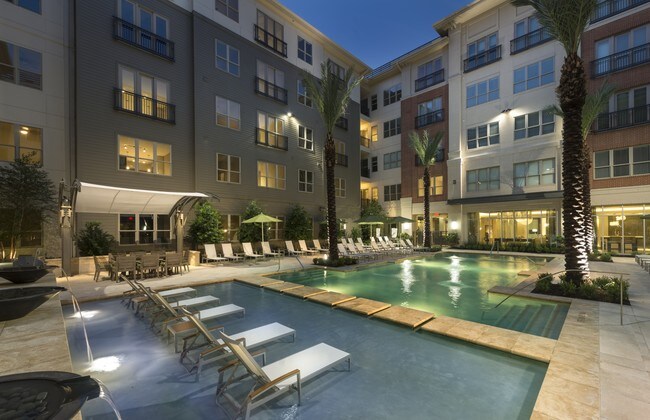 Windsor at West University Apartments