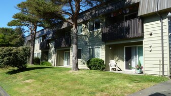 2183 NW Mast Pl Lincoln City OR Apartments