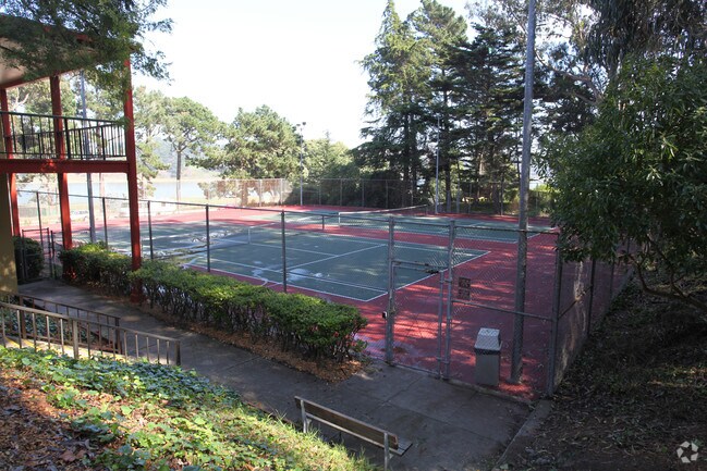 Lakewood Apartments at Lake Merced