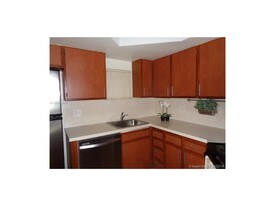 8323 Lake Dr Doral FL Apartments