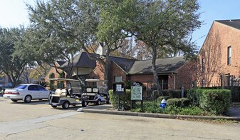 Green Oaks Apartments