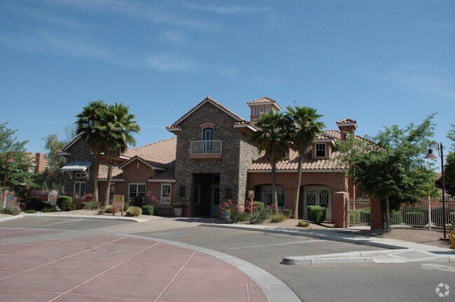 Villas On Hampton Avenue Apartments