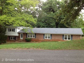 5 Bedroom Single-Family Home for Rent $995